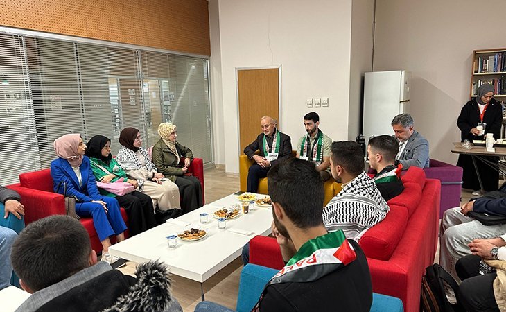 Rektör Prof. Dr. Yavuz ÜNAL Filistinli Öğrencilerimizle Bir Araya Geldi